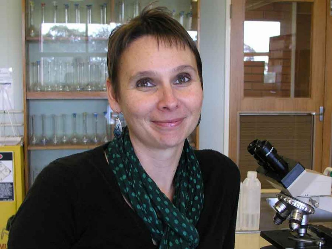 Dr Beth Loveys