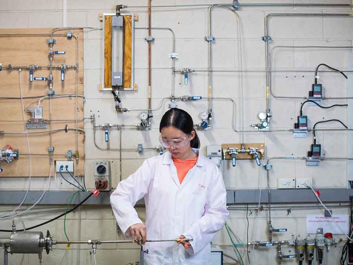Chemical Engineering research. Converting food waste into fuel, gasification.