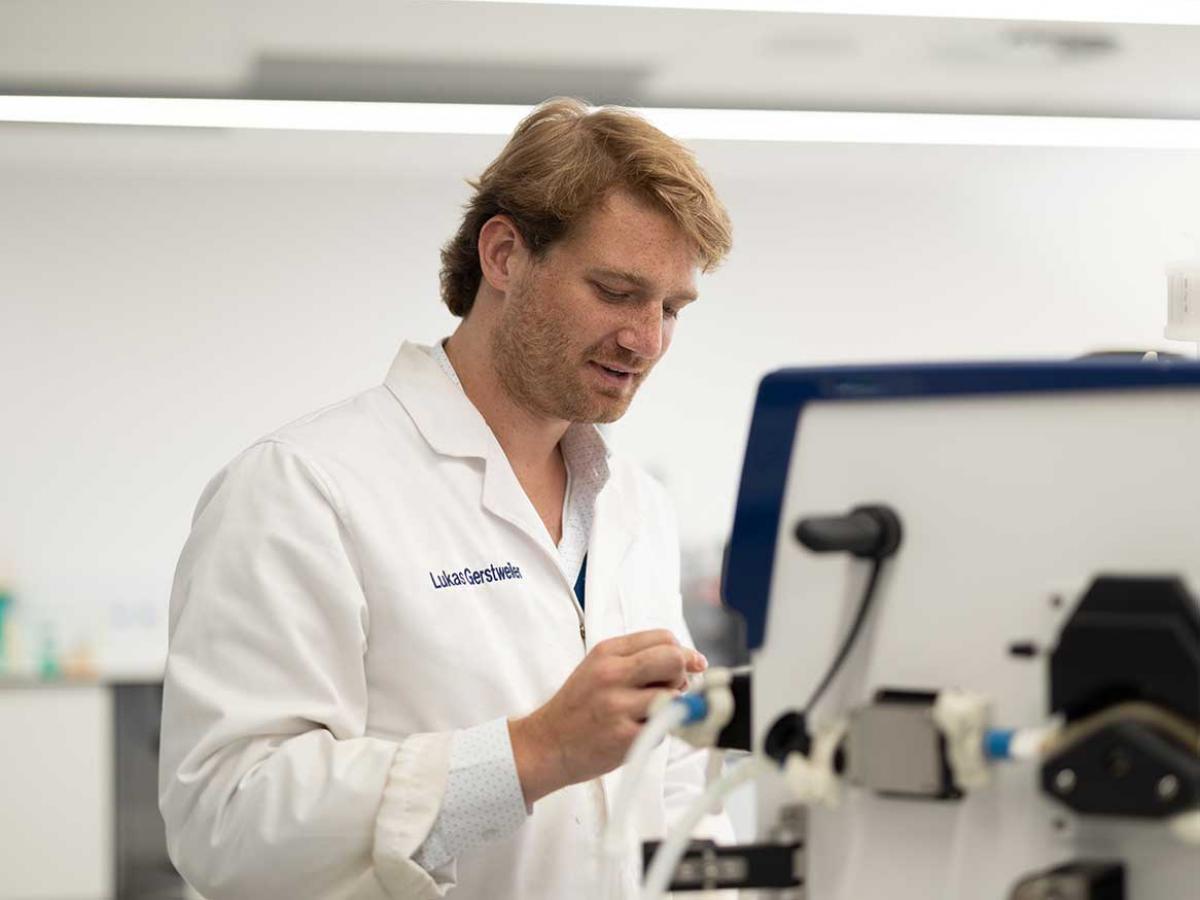 Dr Lukas Gerstweiler