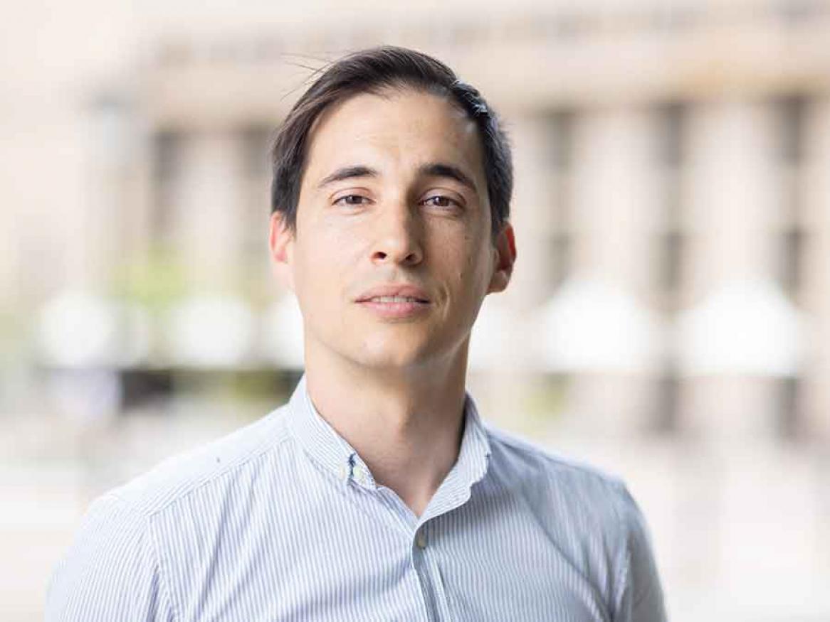 Dr Luis Toronjo-Urquiza