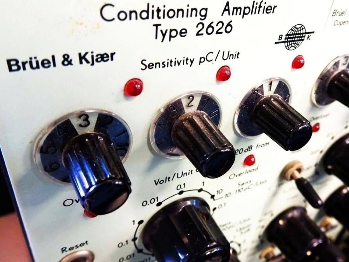 Acoustics vibration and control