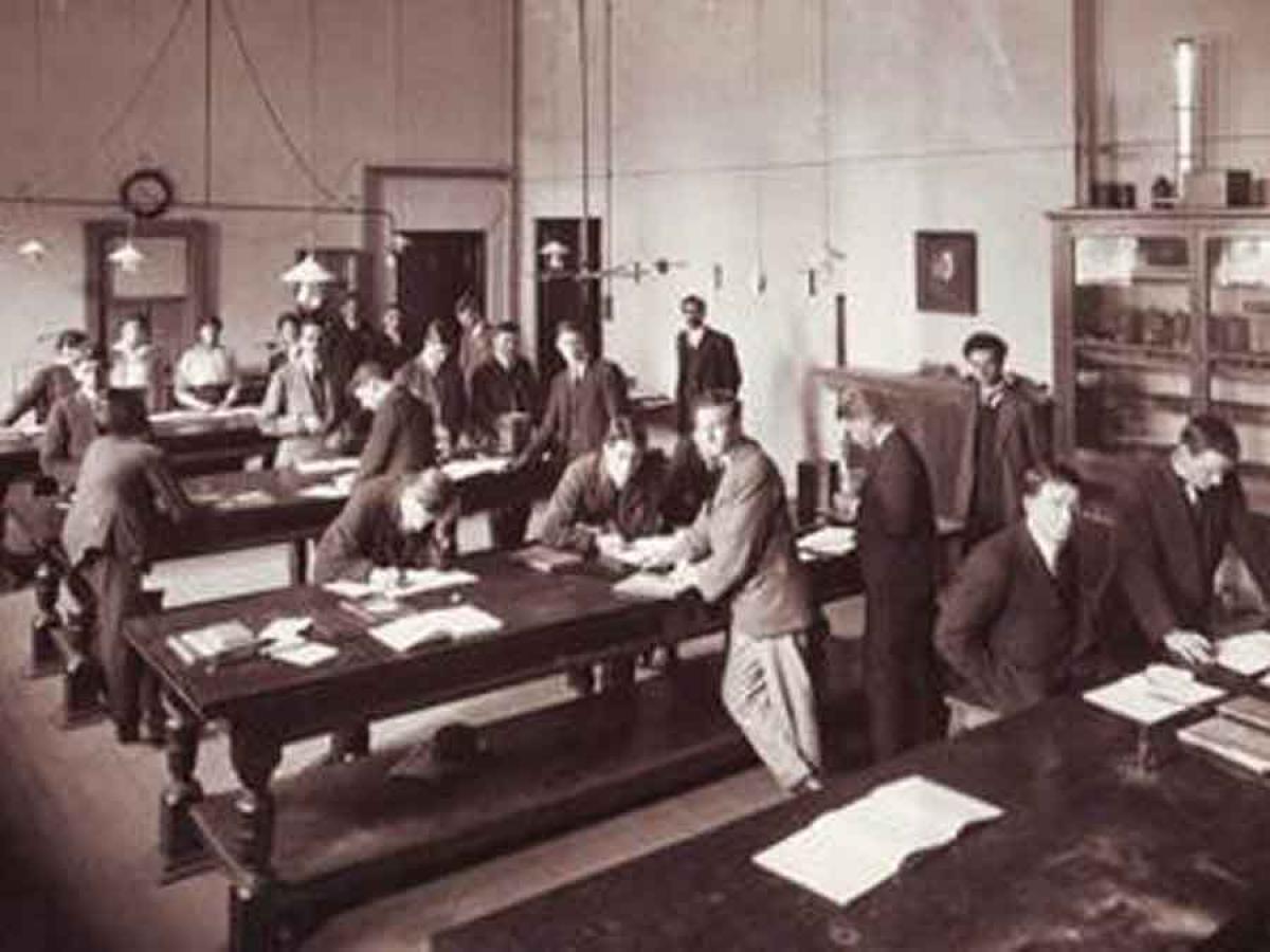 Professor Kerr Grant and students in the physics laboratory, 1918