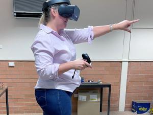 ABC Rural's Cassandra Hough shows off her livestock handling skills using virtual reality