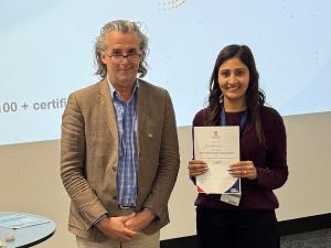 Sreshtha Malik awarded Best 3MT with Professor Jason Able, Head of School