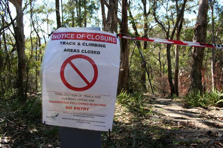 Bushfire with a notice: Notice of Closure. Track and climbing areas are closed.