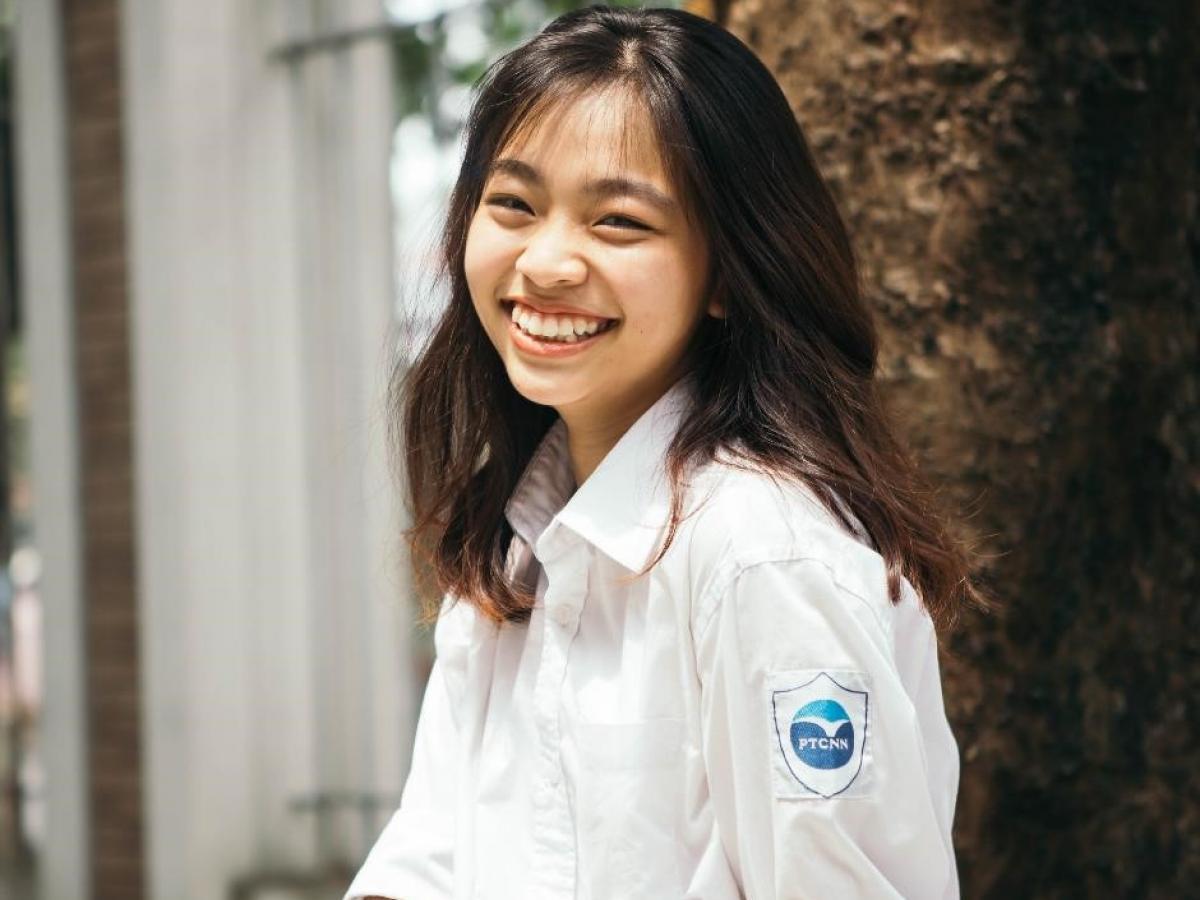 lady wearing a white tshirt and smiling