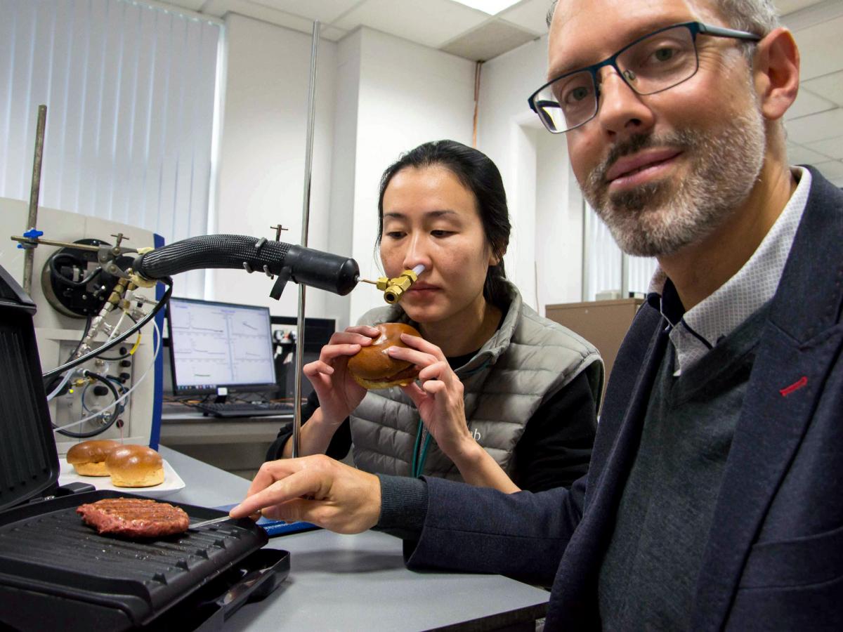 The MS-NOSE is a cutting-edge analytical tool that acts like an artificial nose, allowing real-time measurement of aromas while eating. Professor Ian Fisk with a IFRC UK technician demonstrate the tool.