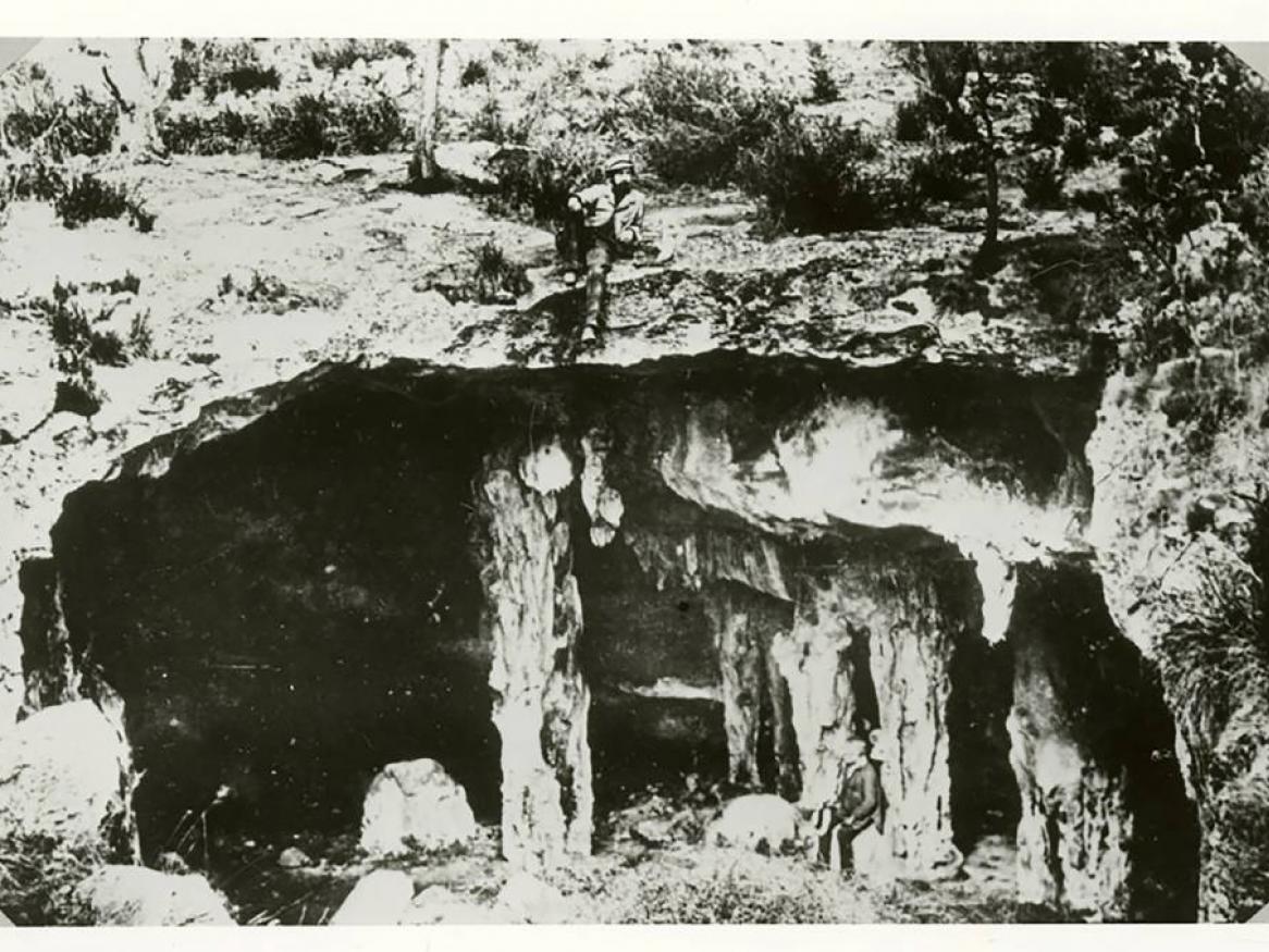 News - First picture of a cave by Thomas Hannay