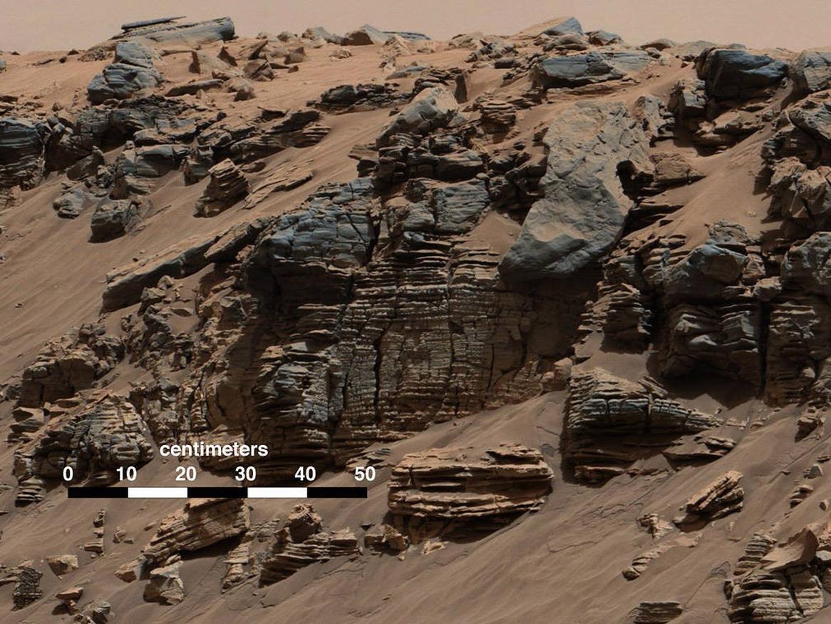 Sedimentary layers in Mars photographed by Curiosity rover (Credit: NASA/JPL-Caltech/MSSS).